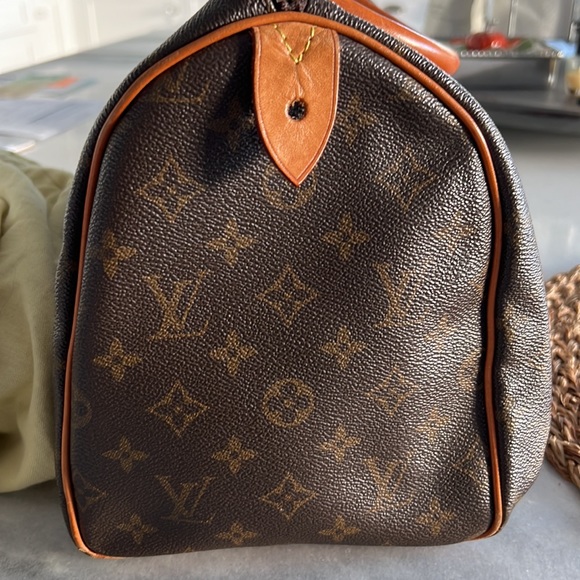 LV speedy bag 30 great condition - gently used with locks and dust bag. - Picture 3 of 10
